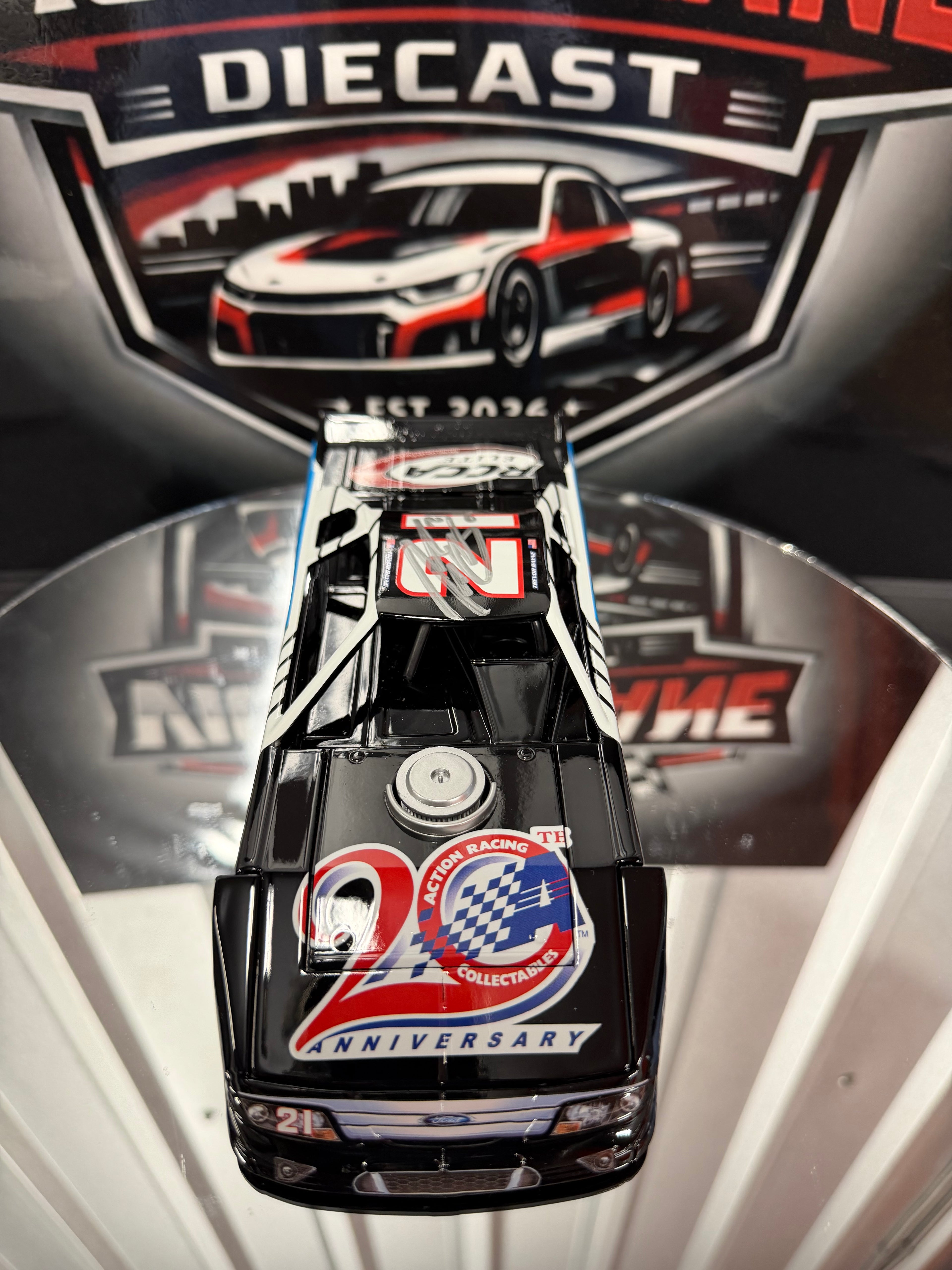 Trevor Bayne Action / Lionel Dirt Car Ford Dirt Car